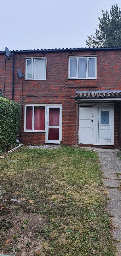 Spacious And Serene Stay Near Milton Keynes Centre Willen 外观 照片