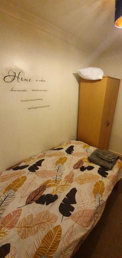 Spacious And Serene Stay Near Milton Keynes Centre Willen 外观 照片