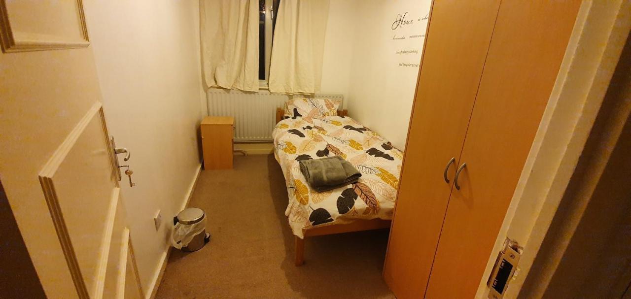 Spacious And Serene Stay Near Milton Keynes Centre Willen 外观 照片