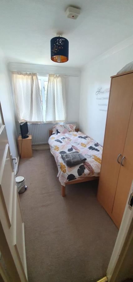 Spacious And Serene Stay Near Milton Keynes Centre Willen 外观 照片
