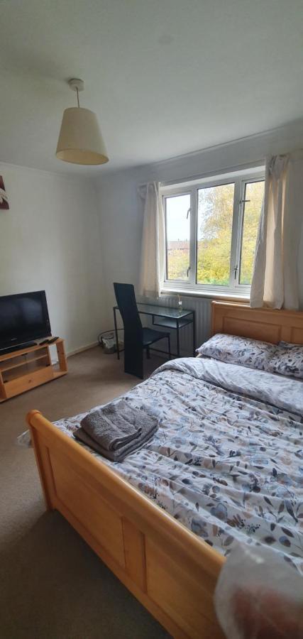 Spacious And Serene Stay Near Milton Keynes Centre Willen 外观 照片