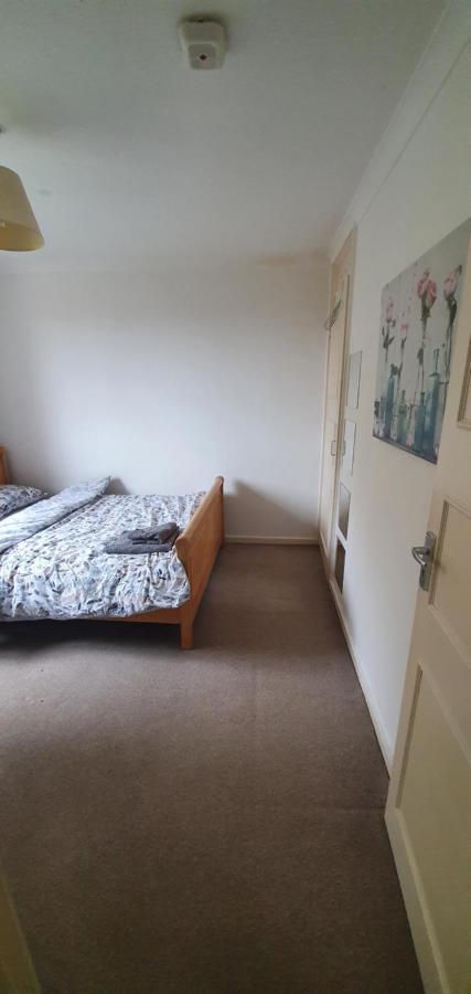 Spacious And Serene Stay Near Milton Keynes Centre Willen 外观 照片